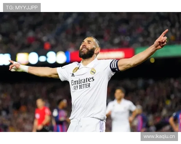 从支点到核心：本泽马在皇马战术体系中的角色演变