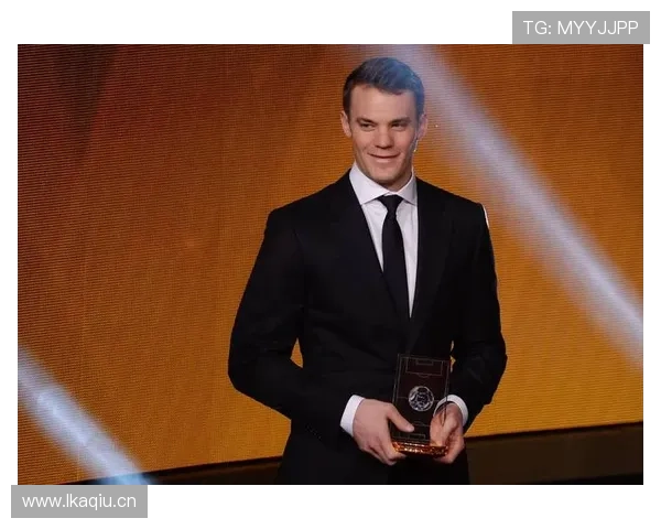 诺伊尔与卡西利亚斯:反应型与出击型门将风格对比 诺伊尔与卡西利亚斯:反应型与出击型门将风格对比