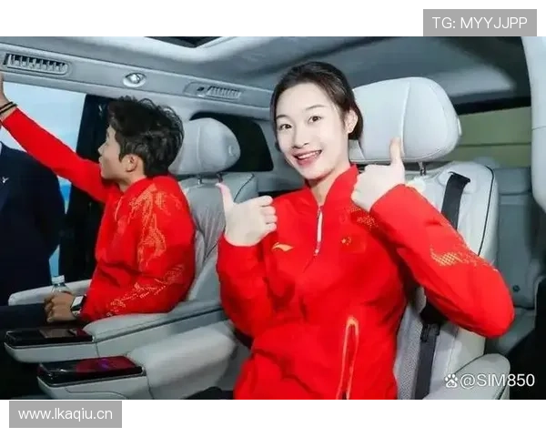 昌雅妮赛后背的包顺手能买三年外卖，这反差我服了