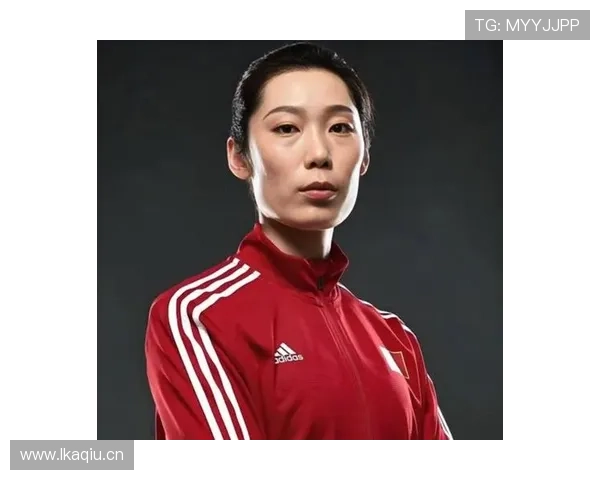 看朱婷逛街结账那一刻，突然觉得她的购物车能把我家月薪掏个底朝天