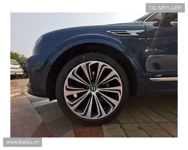 贾一凡球场外的奢侈包包比我家那辆车还贵，这生活真看不懂啊！